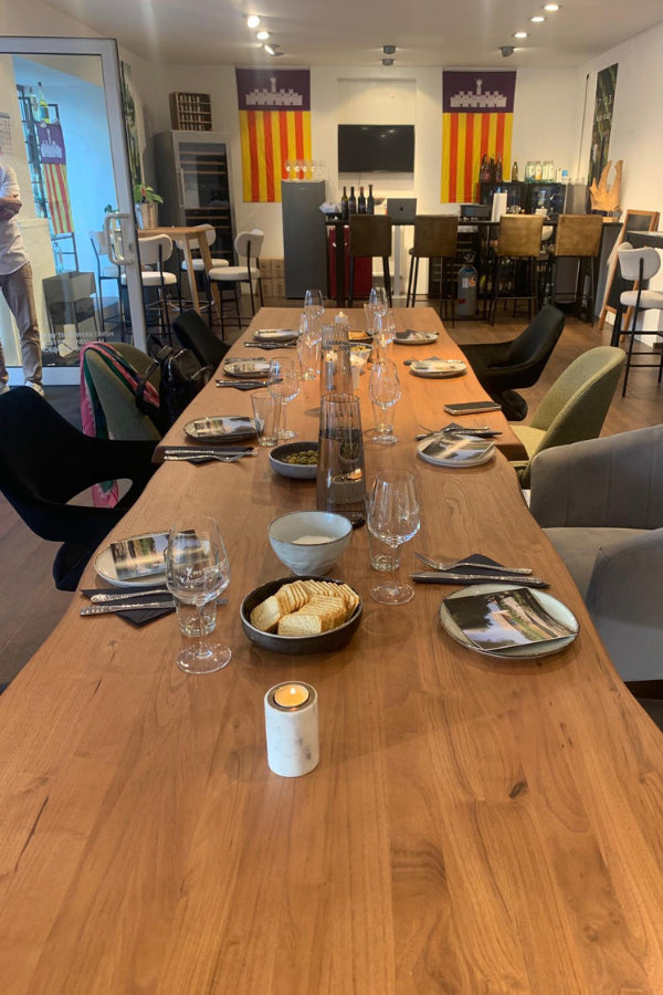 Weinverkostung im Trinkwerk Showroom