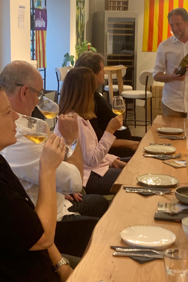 Weinverkostung im Trinkwerk Showroom