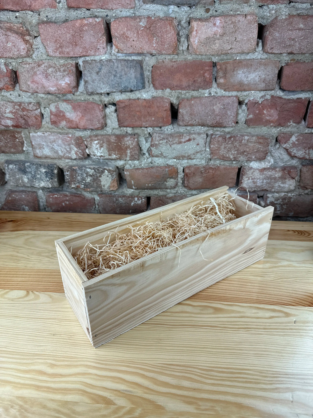 Geschenkkorbbox mit Stroh ohne Inhalt